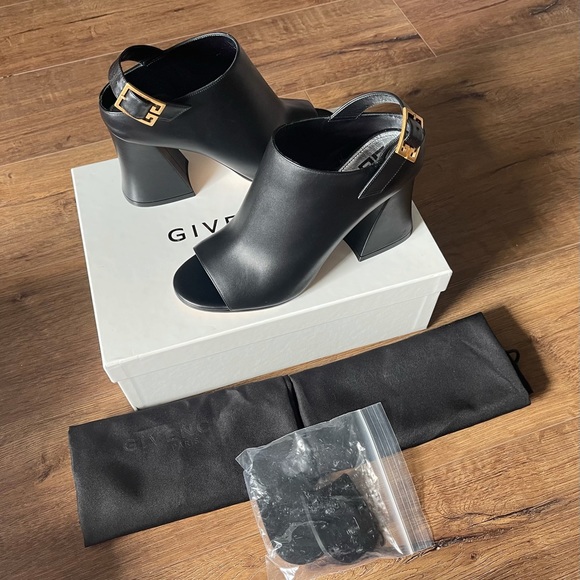 GIVENCHY-AUTHENTIC NWT/Box Black Leather Sandals - Picture 15 of 15